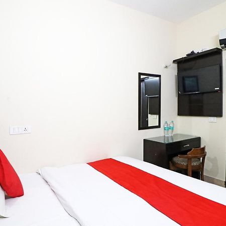 Hotel Westend Holiday Home 5 Mint From Nizamuddin Railway Station Ню Делхи Екстериор снимка