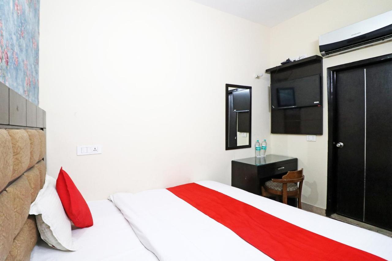Hotel Westend Holiday Home 5 Mint From Nizamuddin Railway Station Ню Делхи Екстериор снимка