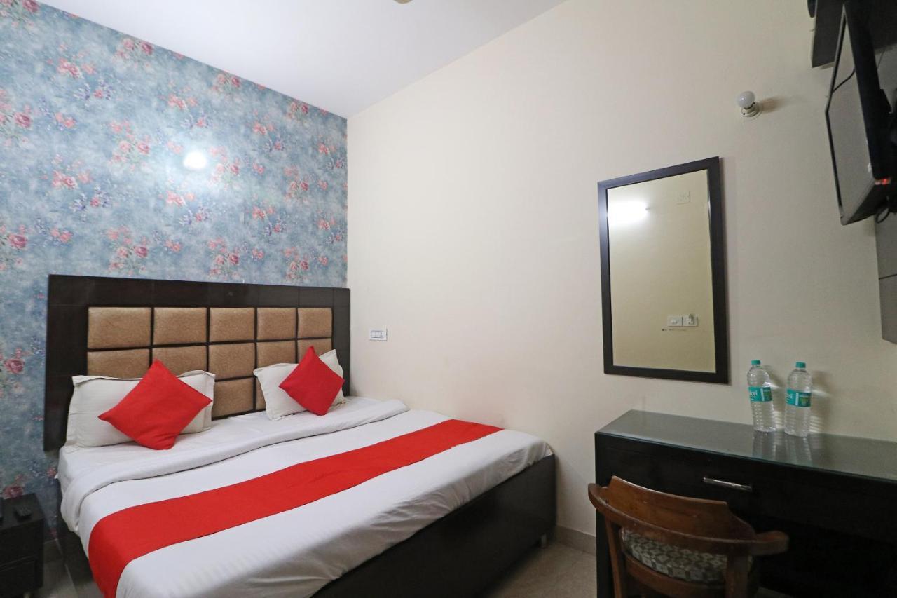 Hotel Westend Holiday Home 5 Mint From Nizamuddin Railway Station Ню Делхи Екстериор снимка
